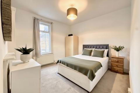 1 bedroom in a flat share to rent, Northfield Avenue, London, W13