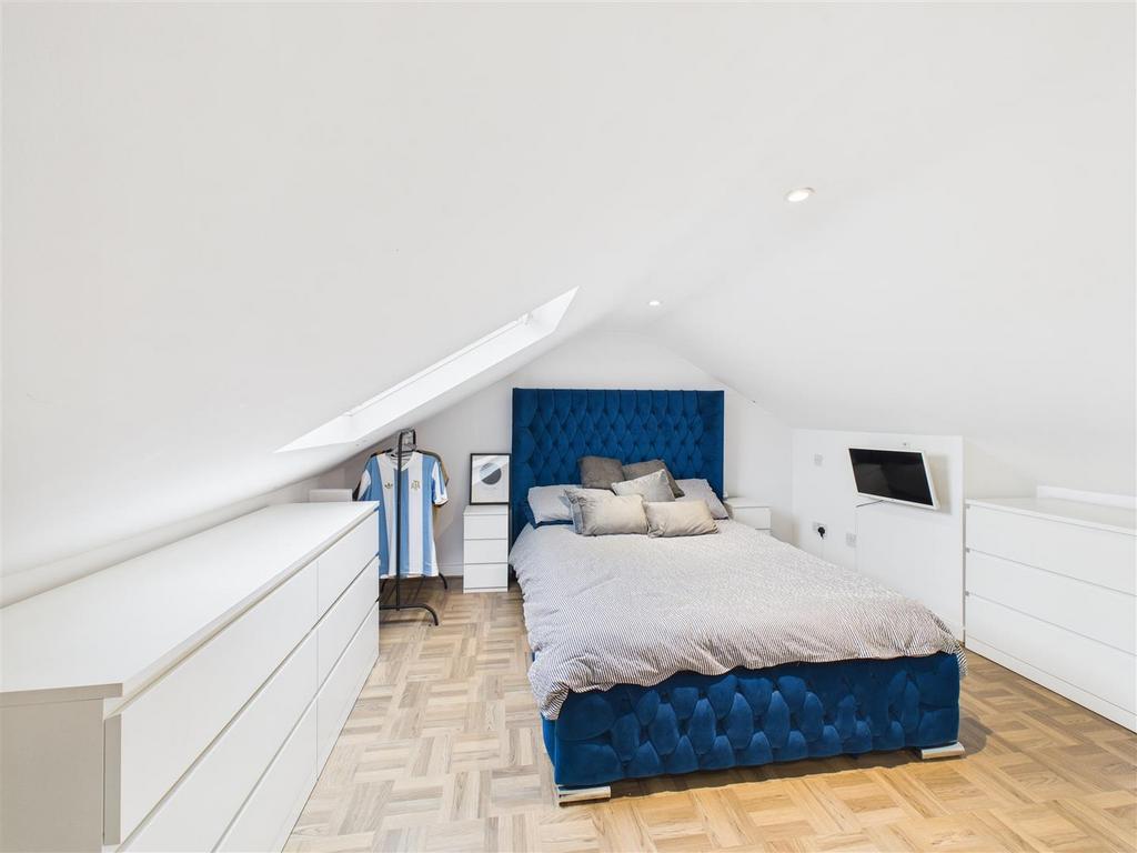 CAM05193 G0-PR0058-STILL018.jpg