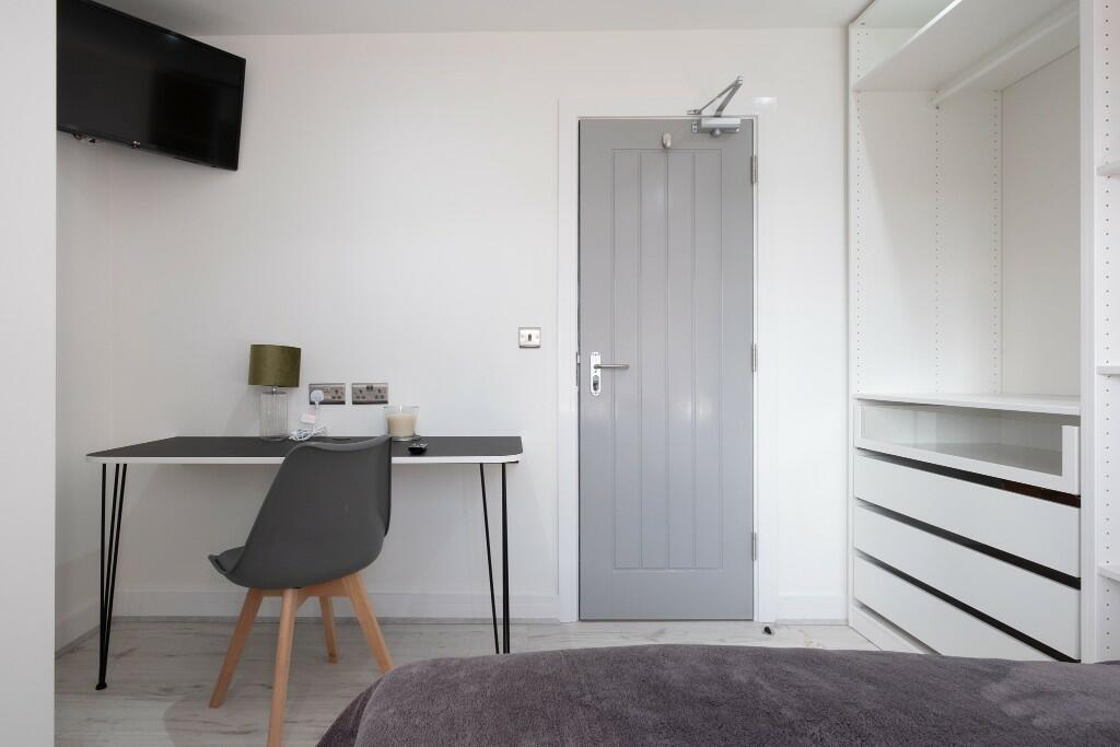 Bright, neatly presented single bedroom with a ...