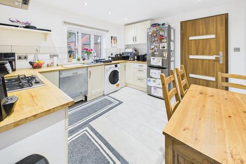 1 bedroom maisonette for sale, Kelmscott Rise, Crawley RH11