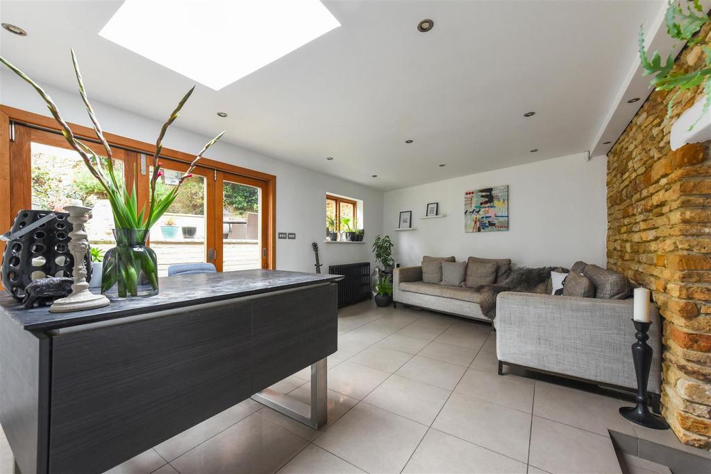 Dining/breakfast room