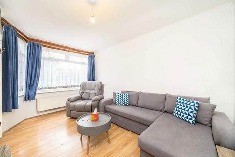 undefined, Uxbridge Road, Feltham TW13