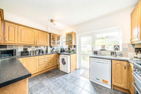 undefined, Uxbridge Road, Feltham TW13