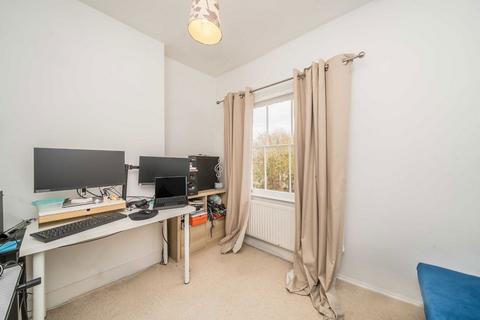 2 bedroom flat to rent, Mount Ararat Road, Richmond TW10