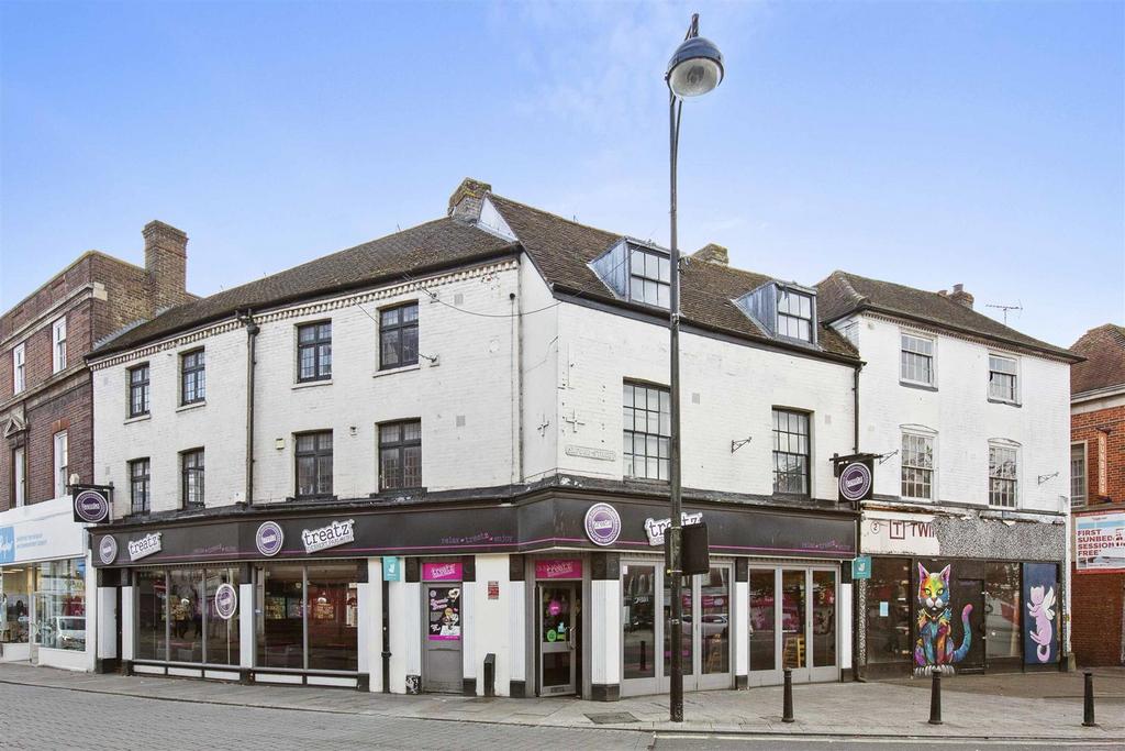 Flat 1, 7 Bull Lane, HP11 2 DL New (LOW RES)-2.jpg