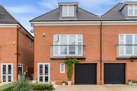 undefined, Holland Gardens, London