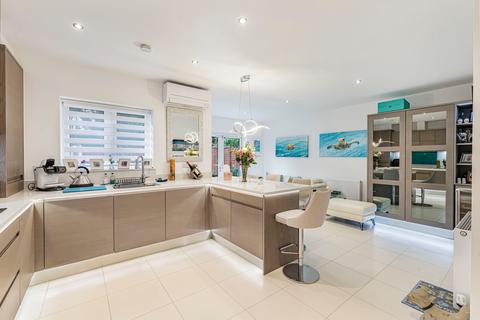 undefined, Holland Gardens, London