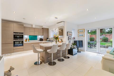 4 bedroom semi-detached house for sale, Holland Gardens, London
