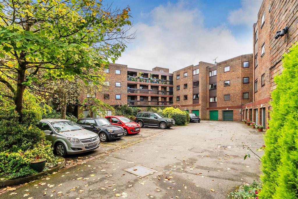 17-Oakleigh-Court-25.jpg