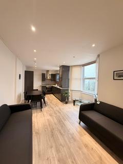 5 bedroom terraced house to rent, Frobisher Road, London N8