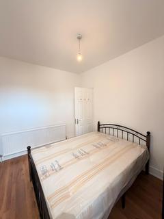 5 bedroom terraced house to rent, Frobisher Road, London N8