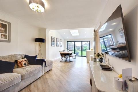 3 bedroom detached house for sale, Dovedale Avenue, Long Eaton