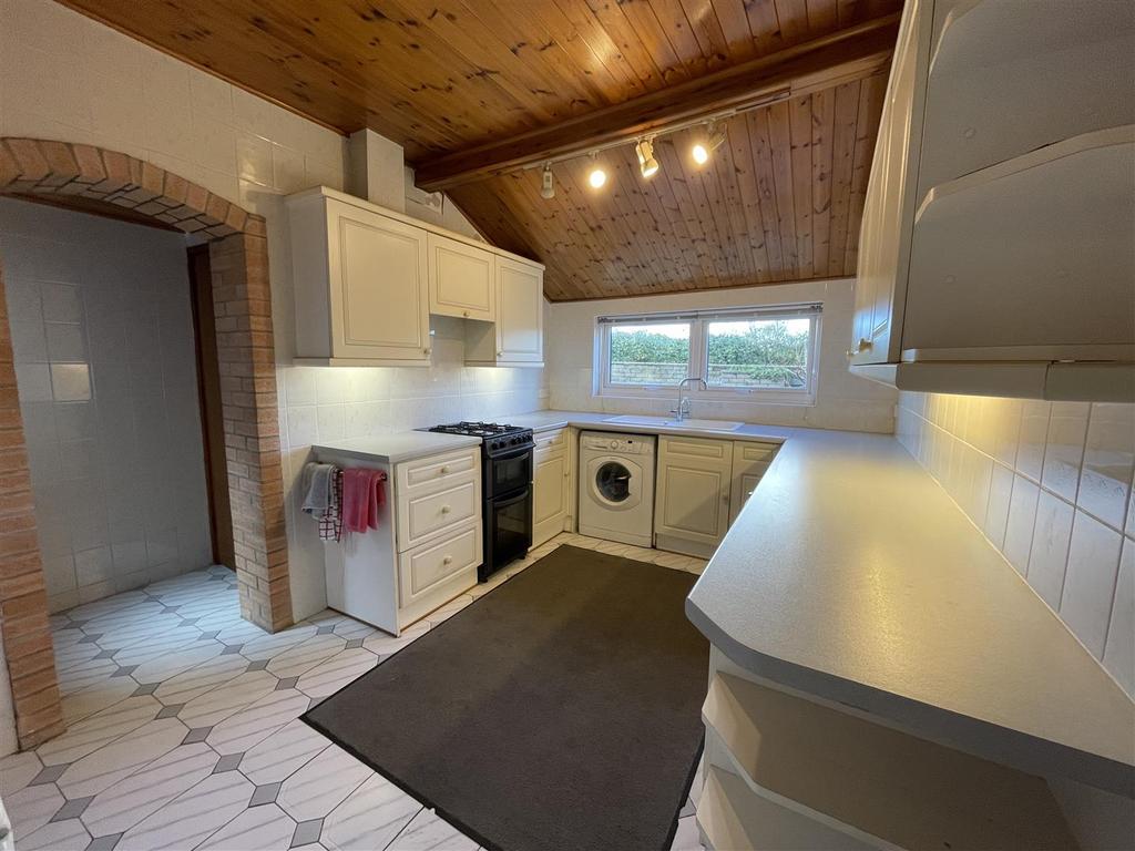 Kitchen: