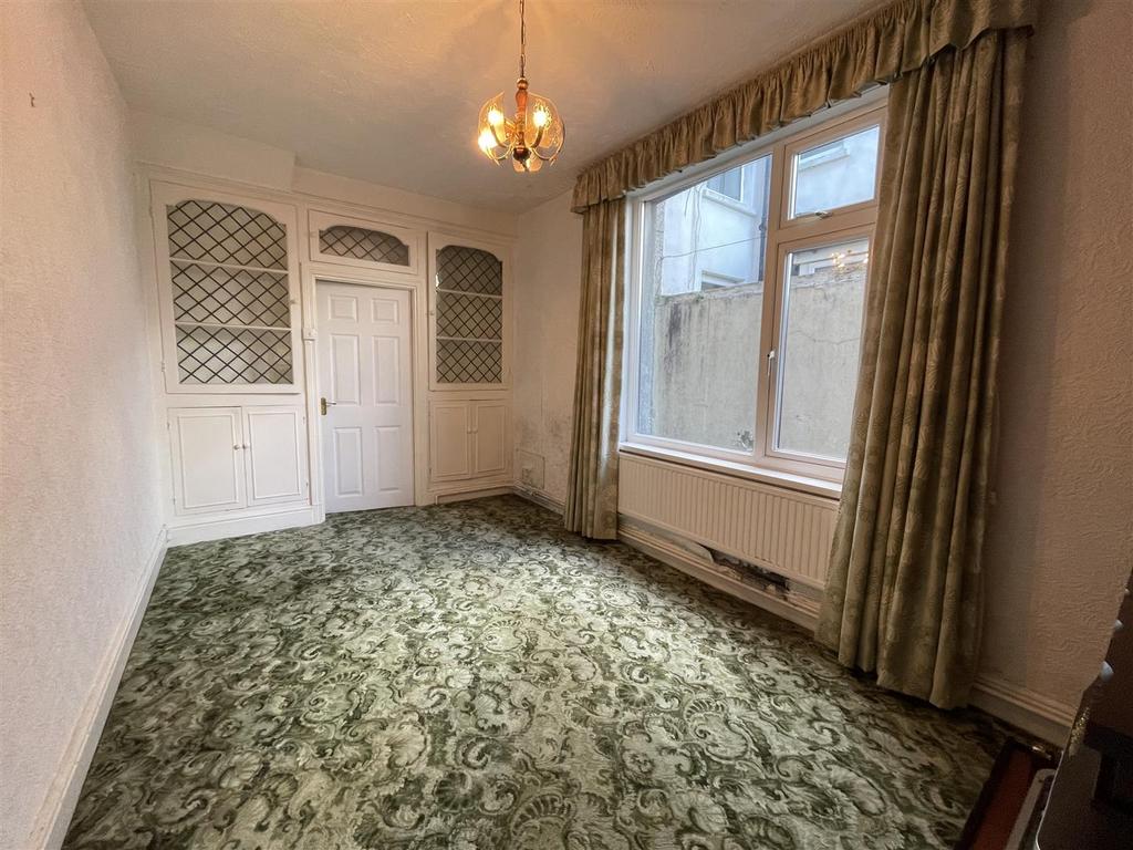 Dining Room: