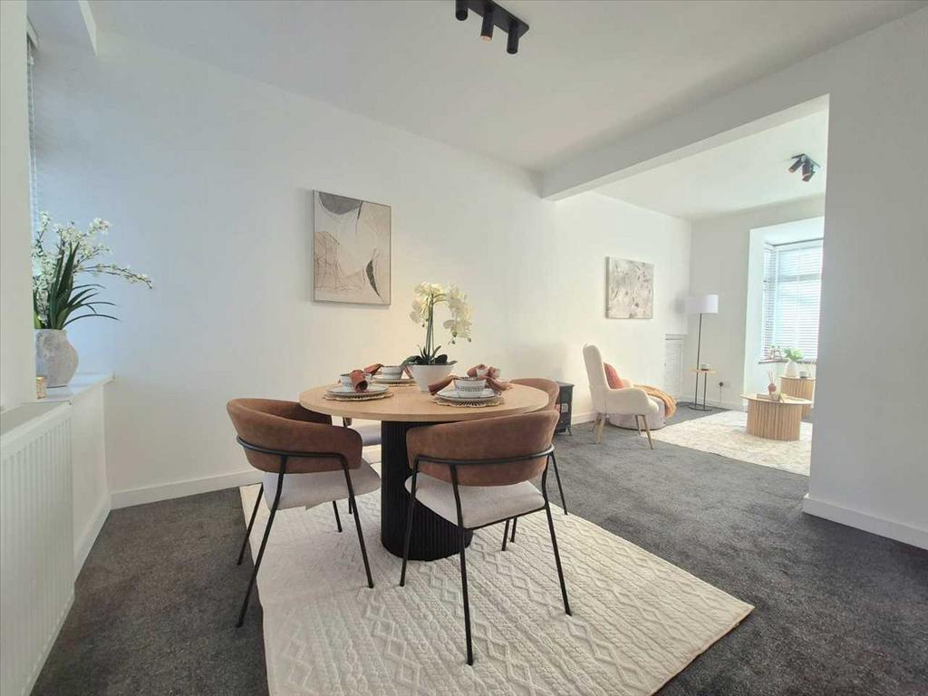 Lounge/Dining Area