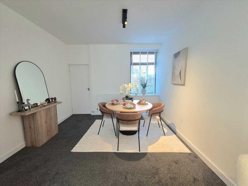 Lounge/Dining Area