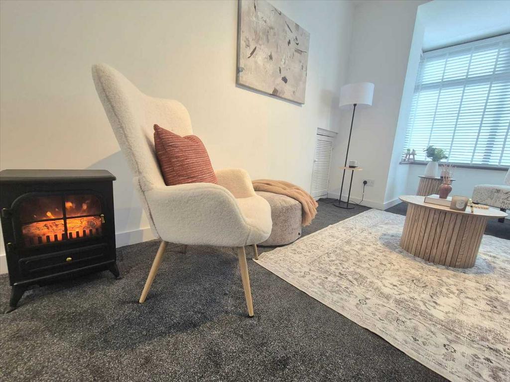 Lounge/Dining Area