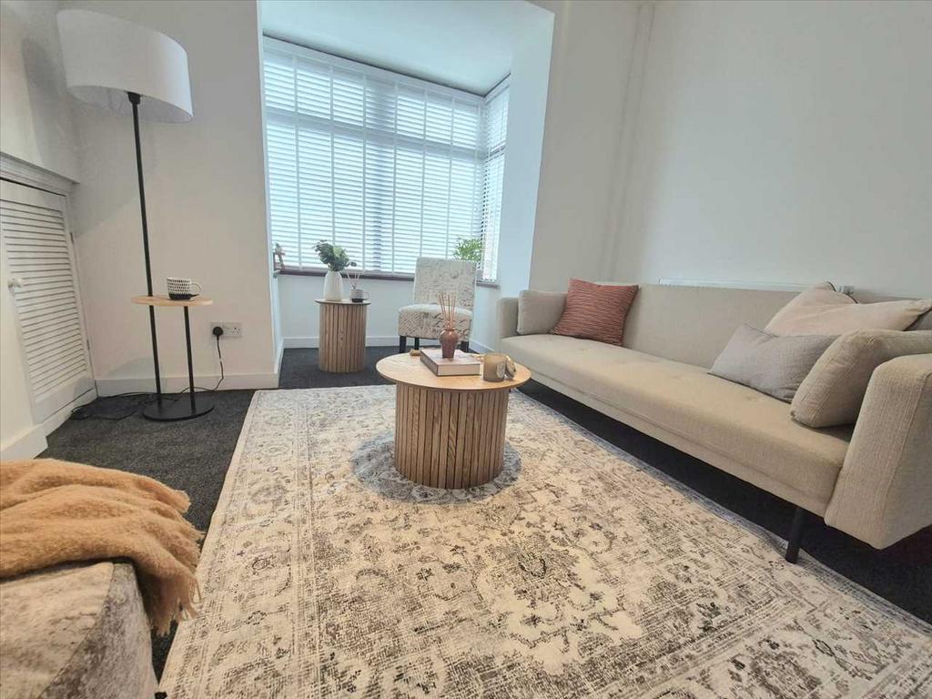 Lounge/Dining Area