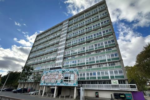 3 bedroom flat for sale, Flat 21 Fontenelle, Sceaux Gardens, Camberwell, London, SE5 7DT