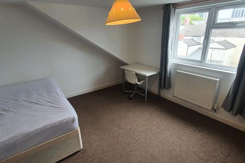 5 bedroom terraced house to rent, 17 Moira Street