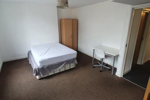 5 bedroom terraced house to rent, 17 Moira Street