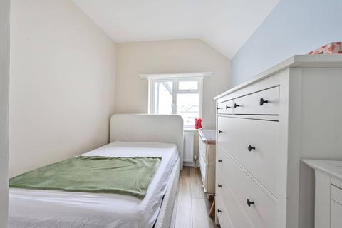 1 bedroom flat for sale, Broad Lane, Hampton, TW12