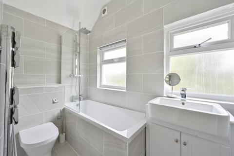 1 bedroom flat for sale, Broad Lane, Hampton, TW12