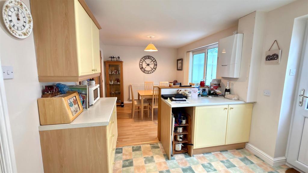 Open plan kitchen/dining room