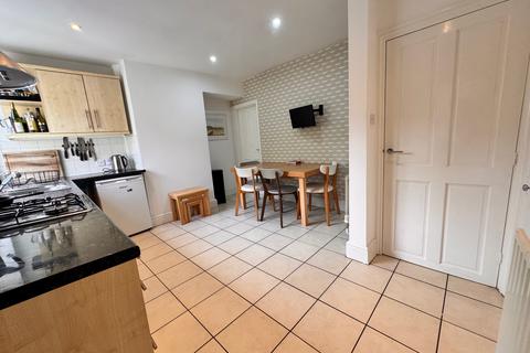 3 bedroom semi-detached house to rent, Franklin Road, Penkhull, Stoke-on-Trent, ST4
