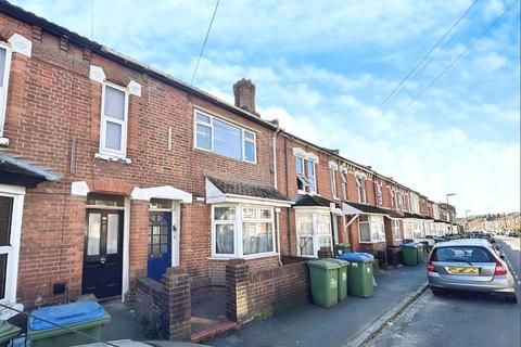 4 bedroom terraced house to rent, Milton Road, Hampshire SO15