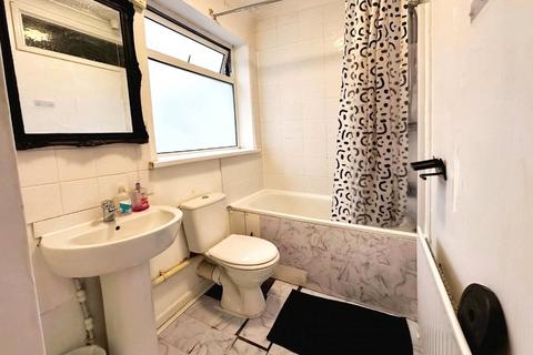 4 bedroom terraced house to rent, Milton Road, Hampshire SO15