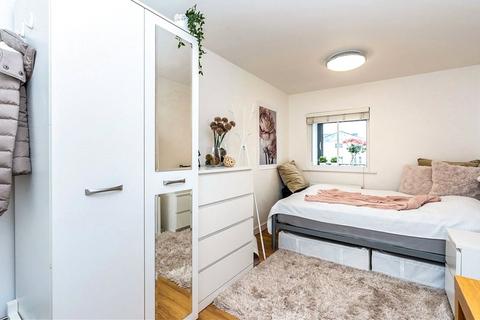 6 bedroom flat to rent, Carlton Place, Hampshire SO15