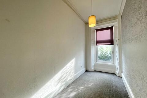 3 bedroom flat to rent, Niddrie Square, Glasgow, G42