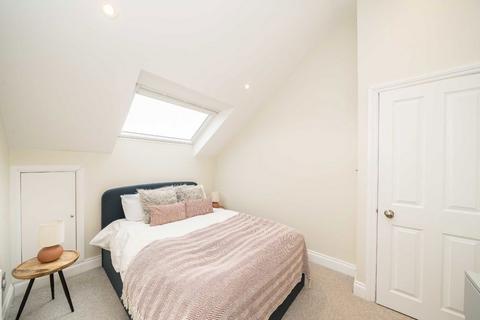 2 bedroom flat for sale, Latchmere Road, London SW11