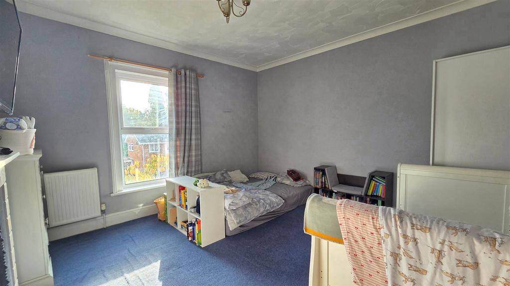 Bedroom 1.jpg