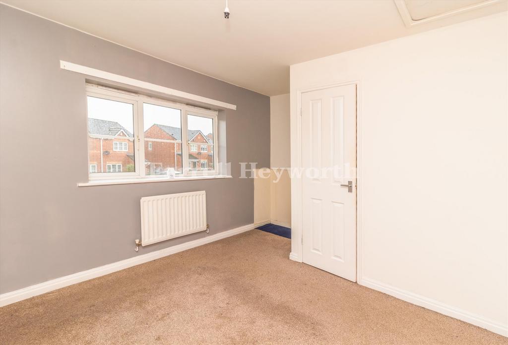 Bedroom 1 image 2