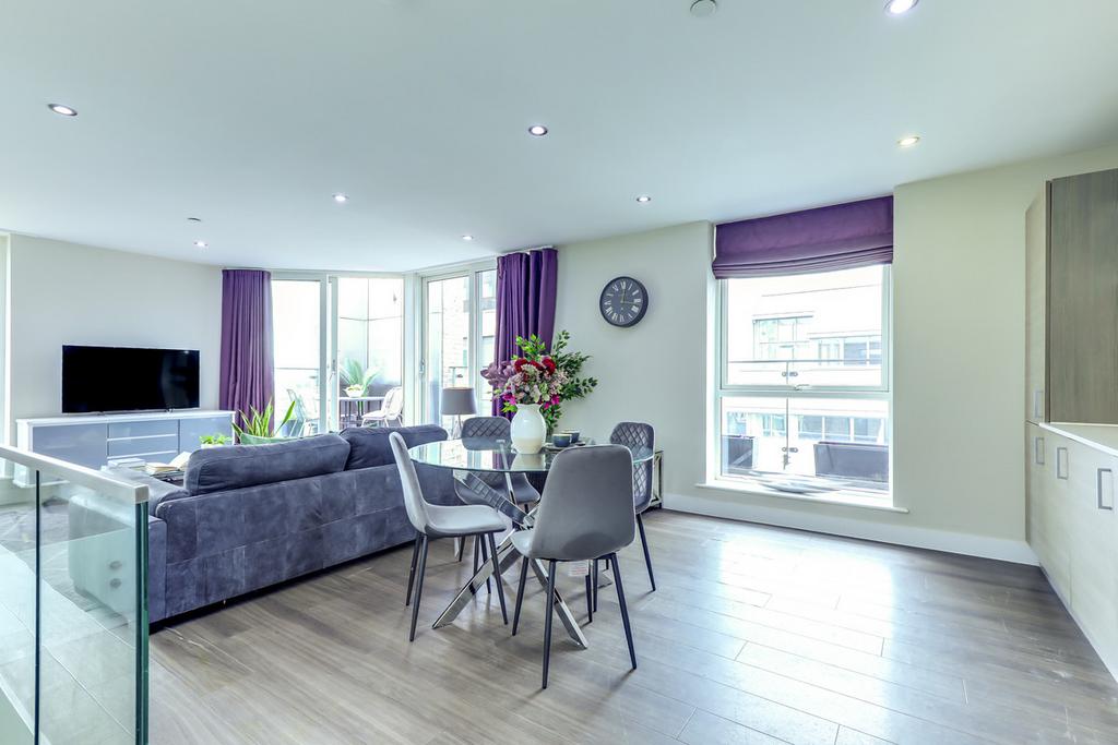 Apartment in Cambridge, Cambridgeshire - View 5
