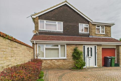 4 bedroom detached house to rent, Heron Way, Kempshott, Basingstoke, RG22
