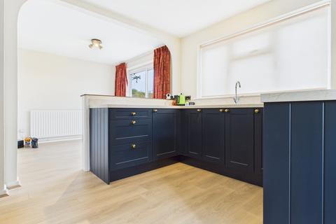 4 bedroom detached house to rent, Heron Way, Kempshott, Basingstoke, RG22