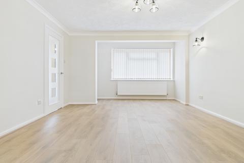 4 bedroom detached house to rent, Heron Way, Kempshott, Basingstoke, RG22