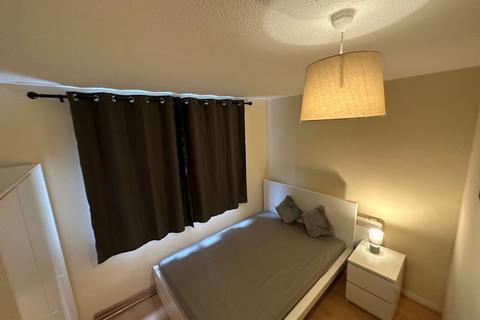 1 bedroom in a house share to rent, Cowbridge Lane, Barking, IG11