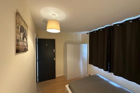 1 bedroom in a house share to rent, Cowbridge Lane, Barking, IG11