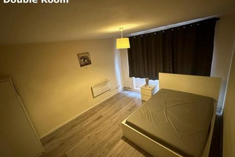 1 bedroom in a house share to rent, Cowbridge Lane, Barking, IG11
