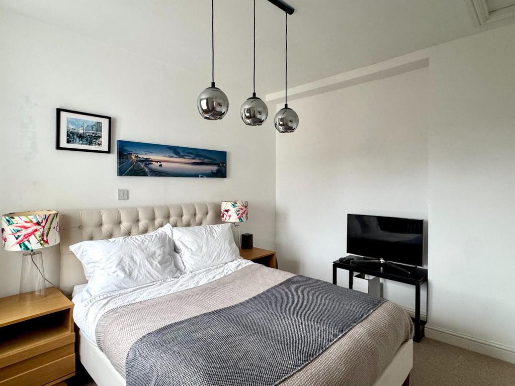 Sitting Room/Bedroom 3
