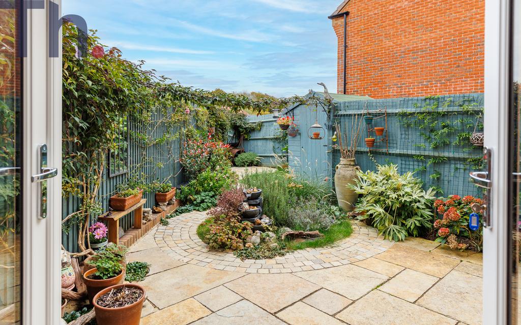 Pretty Landscaped Garden