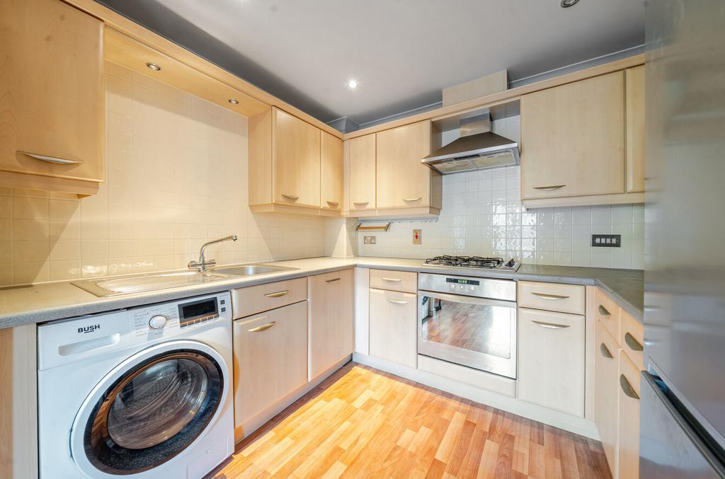 1372375-4-68fb4ba...