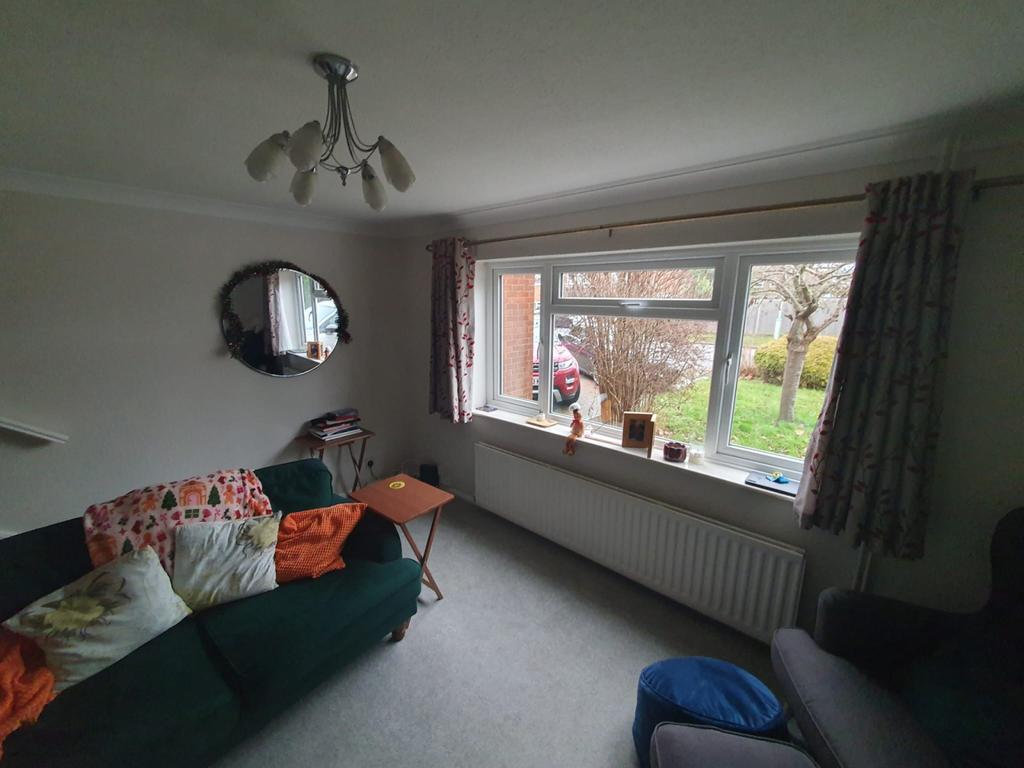 2 Bed Semi-Detached House To Rent Pilgrims Close,