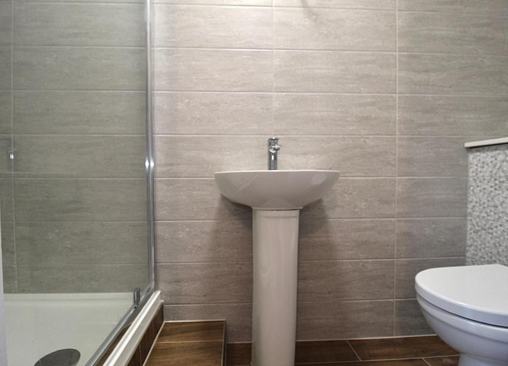 Tilling annex - shower.jpg