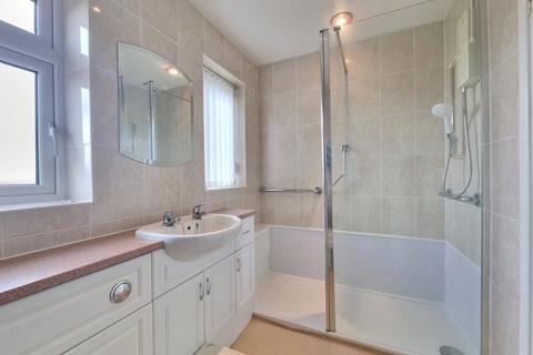 3 bedroom detached house to rent, Kelmarsh Avenue, Leicester