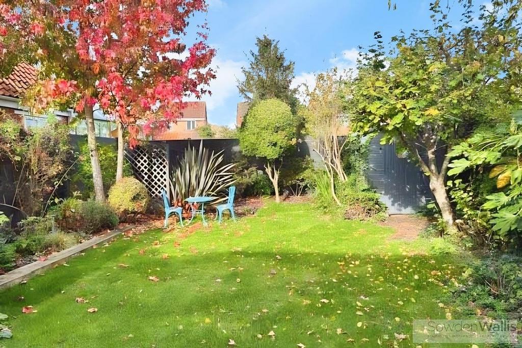 Bc52046b-Rear 20 Garden.jpg